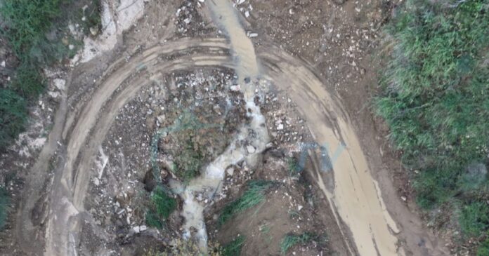 Αποκλεισμένο το Κώσταρι – δρόμος κατεστραμμένος και χωριό αποκομμένο