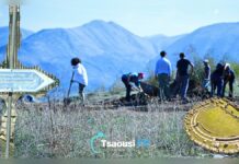Ανεβήκαμε στην αρχαία Φοινίκη: Οι αρχαιολόγοι της Μπολόνια ψάχνουν το βουλευτήριο πάνω από το θέατρο Αρχαιολόγοι της Μπολόνια σε ανασκαφή πάνω από το αρχαίο θέατρο της Φοινίκης, με την ταμπέλα του Αρχαιολογικού Πάρκου